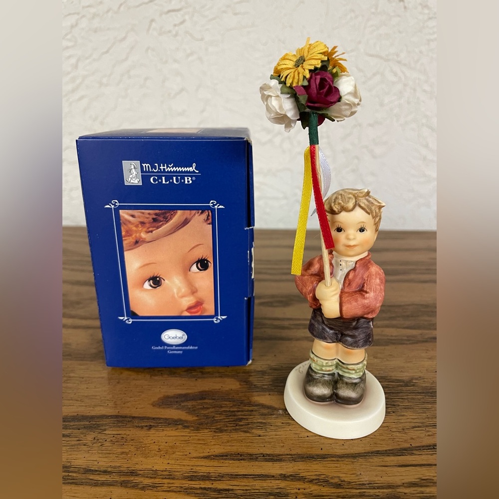 M.I. Hummel Club Ferdinand Spring Gifts figurine